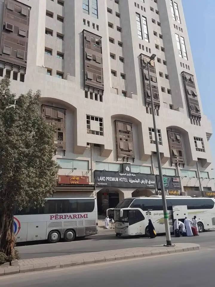 فندق الارض المتميزة